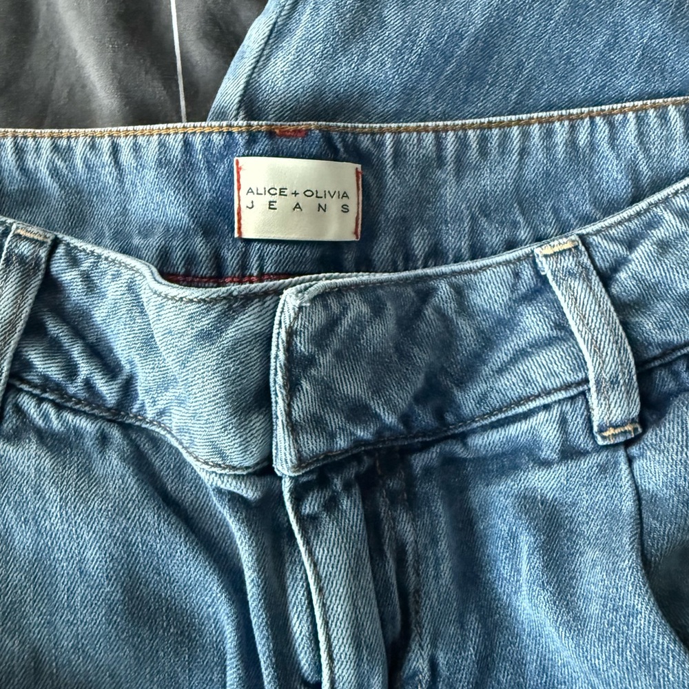 Alice + Olivia Wide-Leg Blue Jeans - Picture 4 of 12